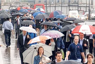 Поройни дъждове и силни ветрове във Великобритания и САЩ