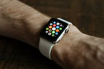 Забраняват носенето на Apple Watch от британски министри