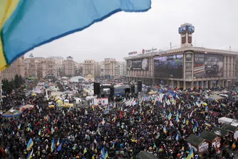 Протестиращи срещу полиция в Киев втора нощ