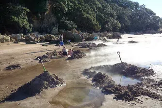 Плажът, от чийто пясък извира гореща вода