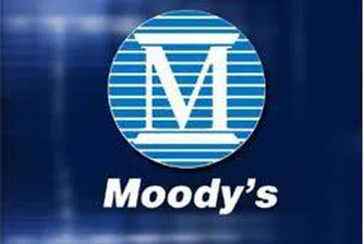 Moody's понижи рейтинга на девет гръцки банки