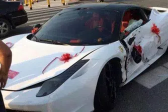 Счупеното е на щастие? Размазаха Ferrari на път за сватба