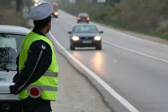 От днес глобяват шофьори, които не са готови за зимата