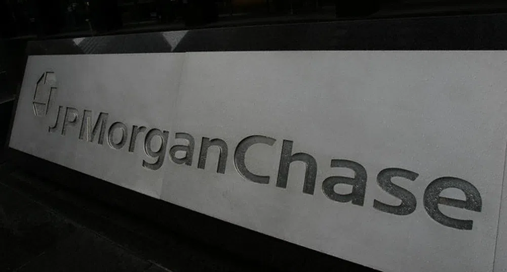 JP Morgan до стената