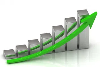 Има ли връзка между съотношението P/E и ръста в цената?