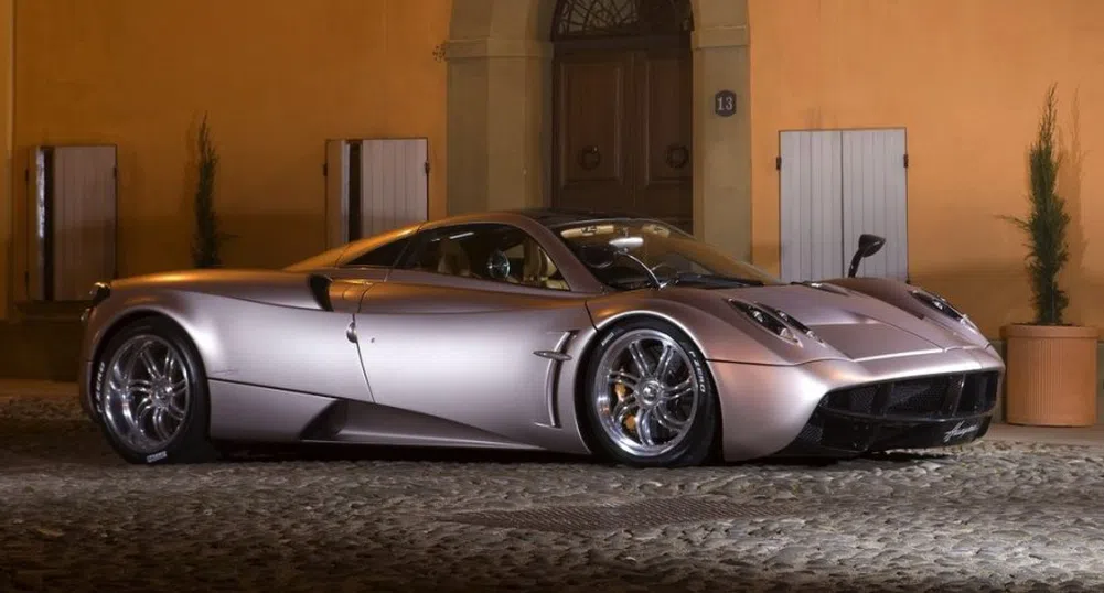 Защо новата Pagani Huayra струва 1.2 млн. долара?