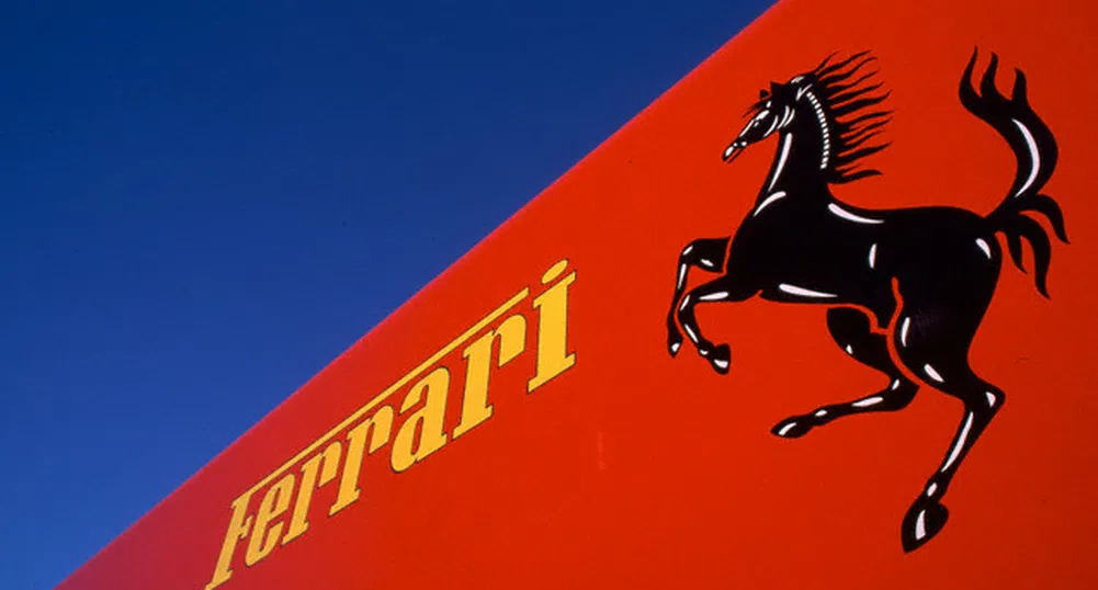 Ferrari се съди с 21-годишен за контрола над Facebook страница