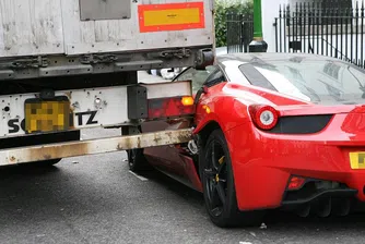 Камион премаза Ferrari за 170 000 паунда в Лондон