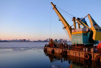 Натиск при пазара на суров петрол, кризата в Близкия изток запазва стабилни цените