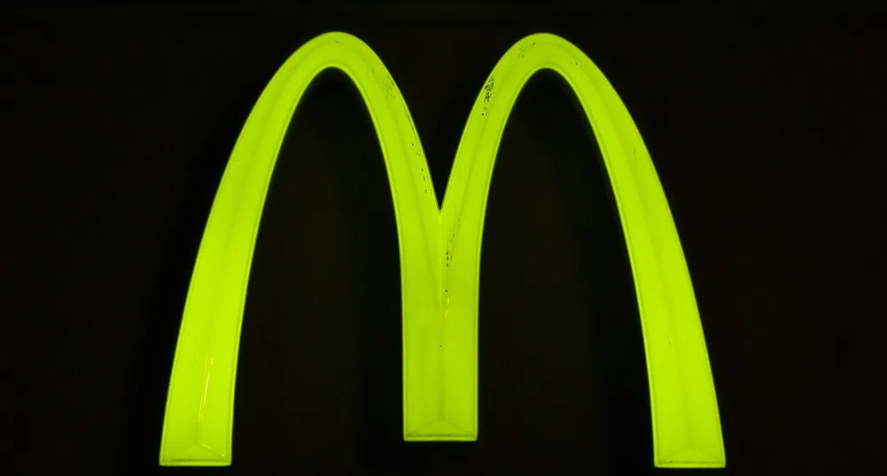 McDonald’s уволни служител, снимал мръсна машина за сладолед