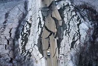 Земетресение натроши като стъкло магистрала в Аляска (снимки)