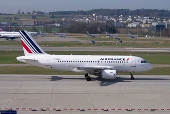 Дъвки Air France и още странни аксесоари на авиокомпании