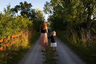 Родителите на емоционално интелигентни деца ги учат на това важно умение