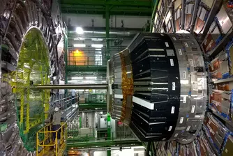 Да изпревариш светлината - учени от CERN са напът да опровергаят Айнщайн