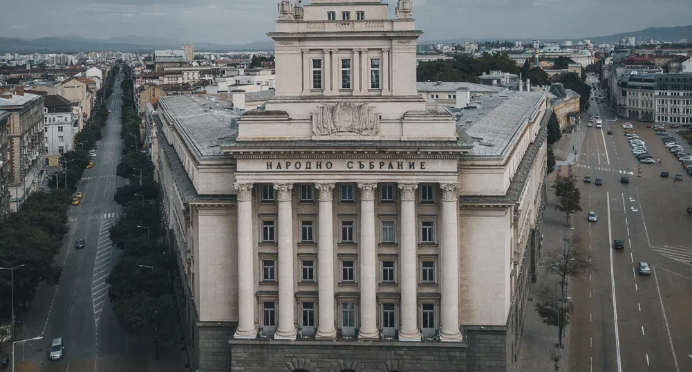 Парламентът ще гласува вота на недоверие към кабинета „Денков“ утре в 15 ч.