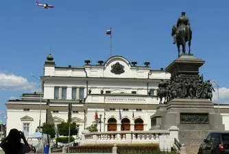 Reuters: Трудни преговори за коалиция в България след пети неубедителен вот