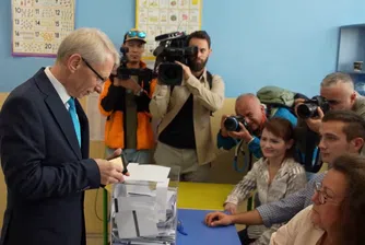 За какво гласуваха първите в държавата