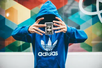 Adidas прогнозира 40% спад на продажбите за второто тримесечие