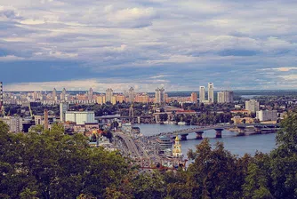 Войски влязоха от Беларус в Украйна, страната обяви военно положение