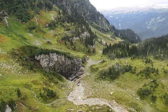 1 млн. долара глоба, ако проникнете в тази канадска пещера