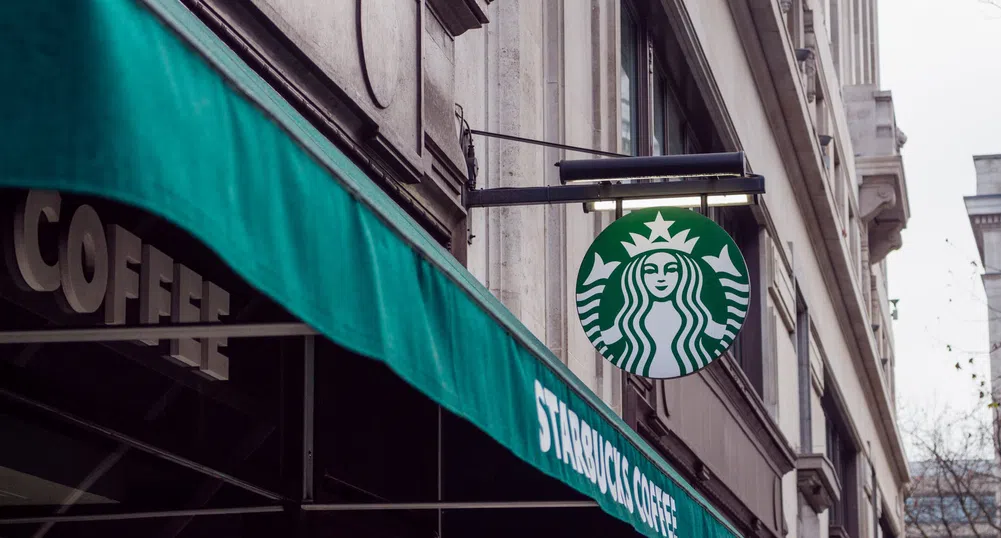 Starbucks също обяви, че спира с рекламата в социалните медии