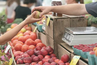 Гърци пътуват всяка седмица до България, за да напазаруват изгодно