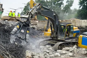 Расте броят на жертвите след трусовете в Албания