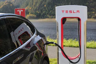 Tesla вдига кино и ресторант в Холивуд