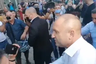 Радев пред протестиращите: Властта e глуха