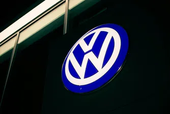 Volkswagen намали годишната си прогноза два пъти през тримесечието, присъединявайки се към колегите си BMW и Mercedes-Benz в отчитането на трудности