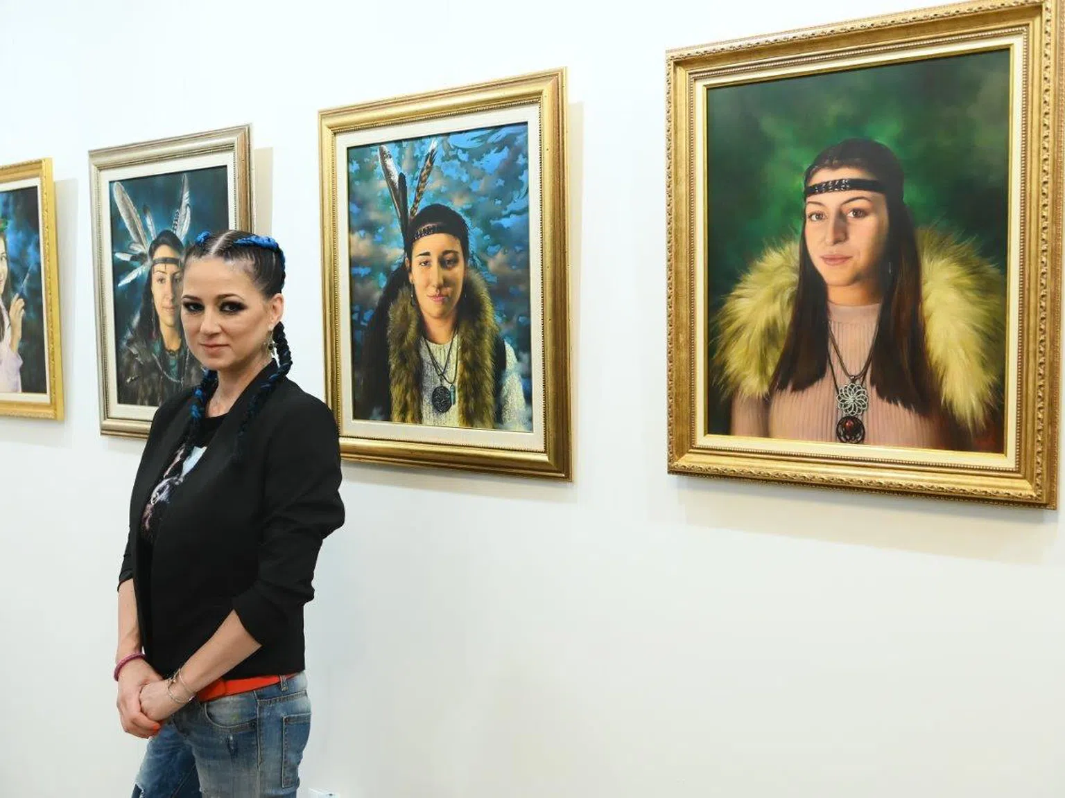 Калина Ханджиева представи новата си изложба без правила