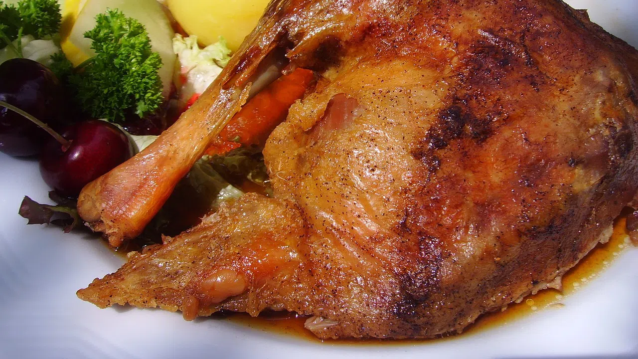 Пилето с бира е традиционно ястие което комбинира мекотата на