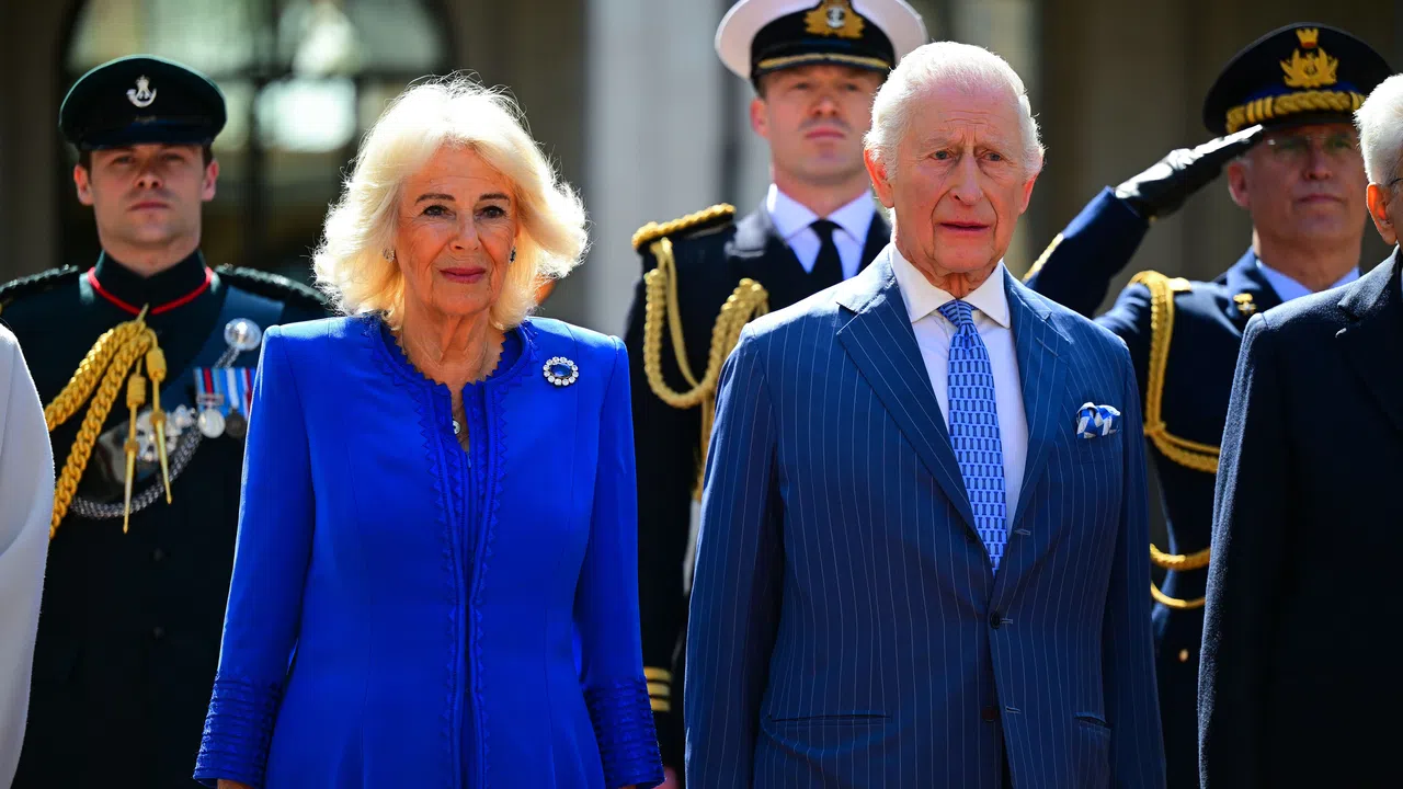 От 7 до 10 април британският крал Чарлз Трети и