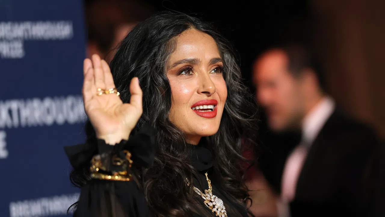 Салма Хайек не спира да доказва че увереността и естествената