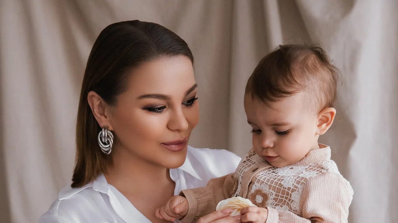 Внучката на ДесиСлава определено ще става фризьорка На прощъпалника тя