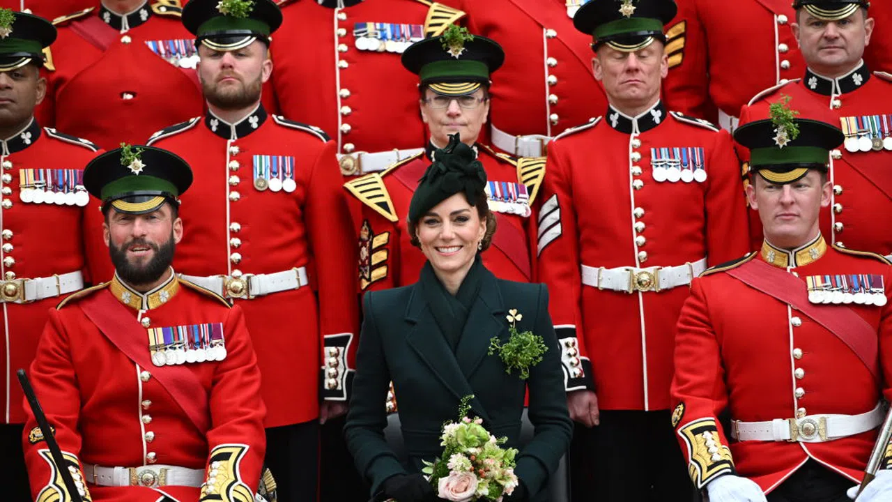 Принцесата на Уелс се появи в празнично зелено за традиционния