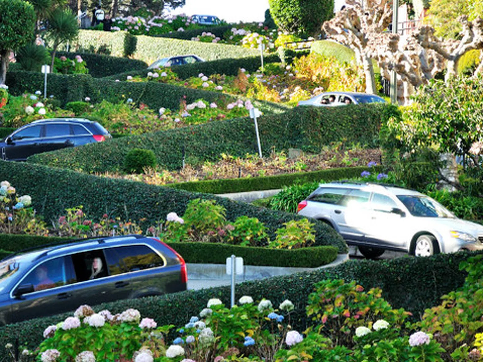 Lombard Street - улицата с най-остри завои в света