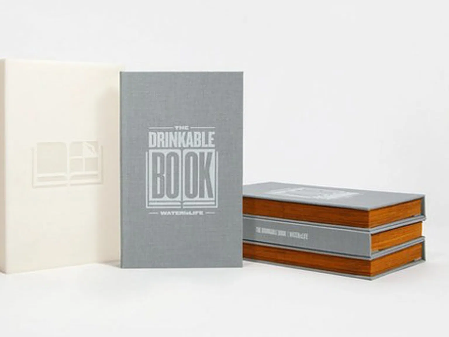 Създадоха книга, която пречиства водата