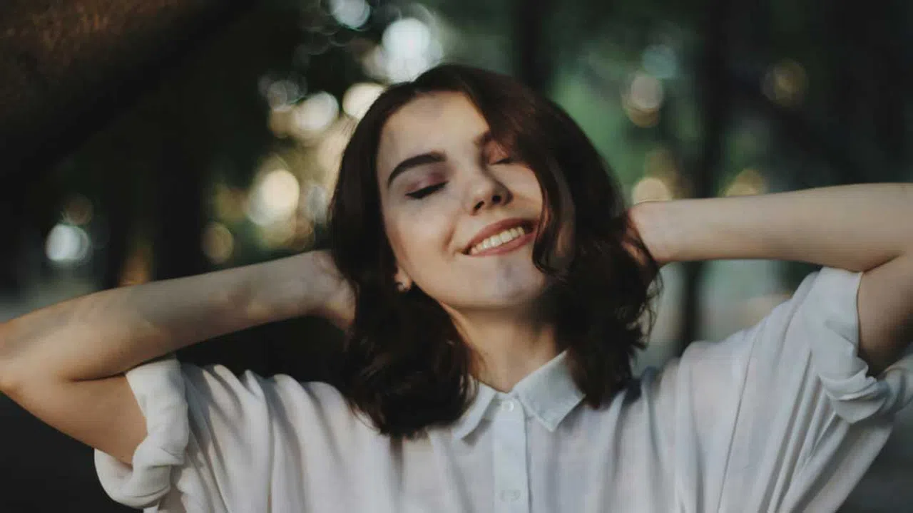 Днес всичко си идва на мястото сякаш захвърляме маските и