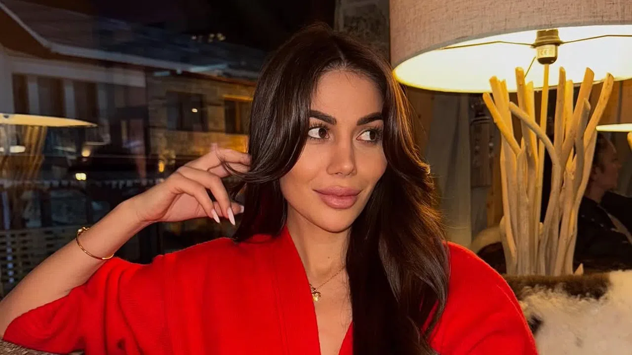Според източници на вестника Даниела Рупецова има връзка със собственик