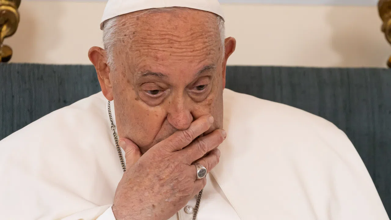 Хирургът който е бил до папа Франциск на смъртния му