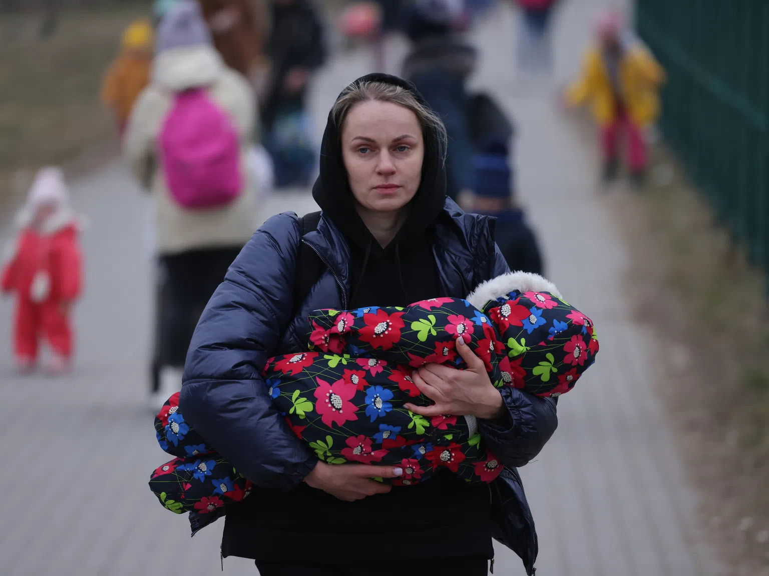 Днес тя няма да получи роза, нито ще иде на ресторант. Днес тя праща детето си пеша към границата само…