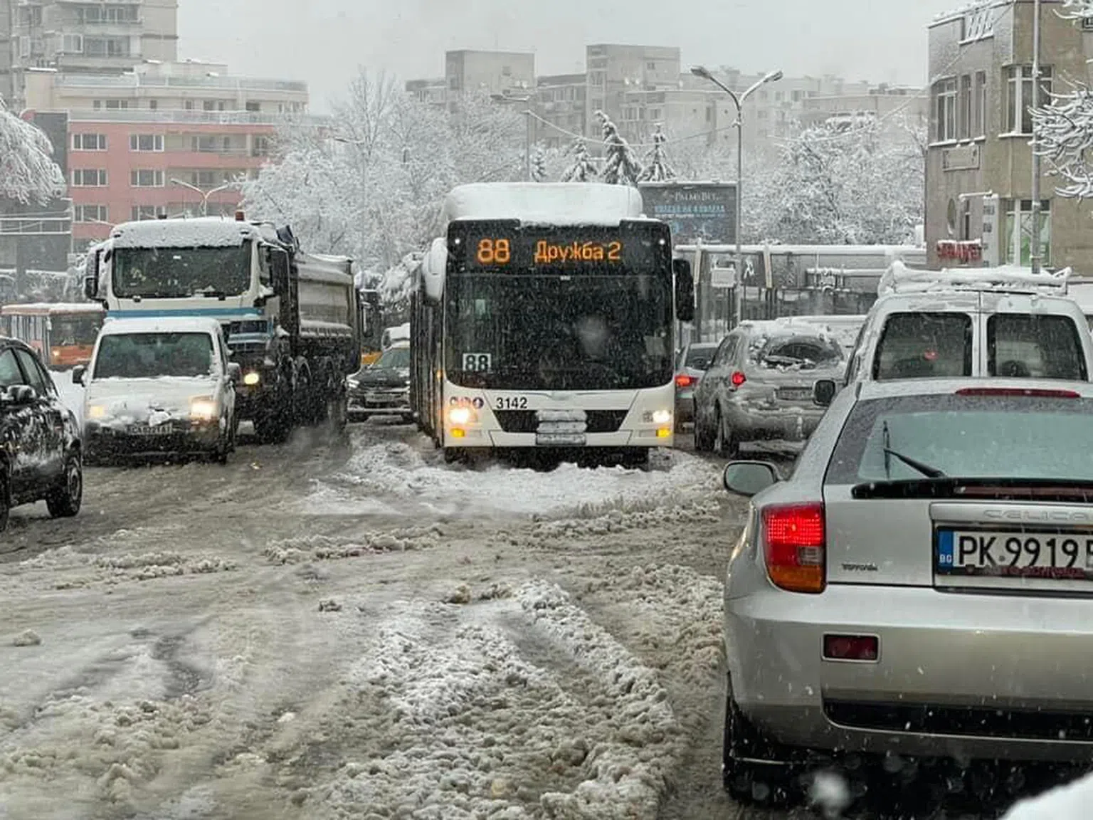 Сняг май вали всяка година? Защо по улиците пак е страшно?