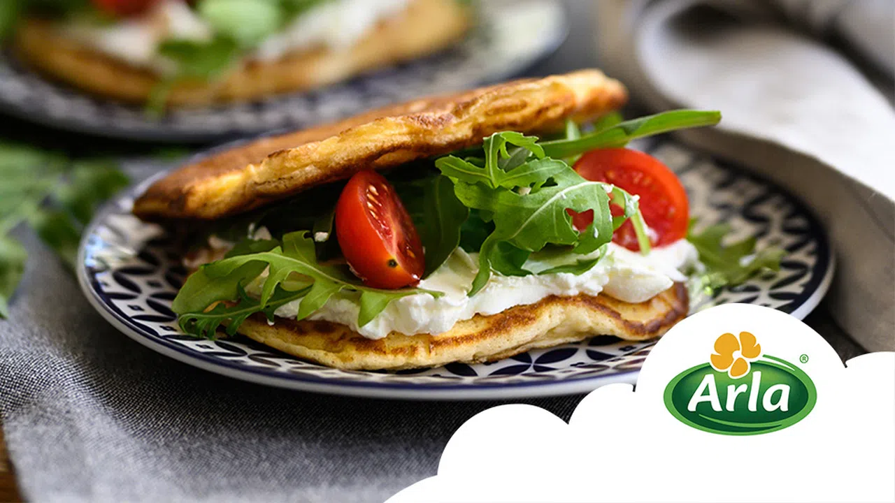 Солените пълнени палачинки са апетитно и лесно ястие което съчетава