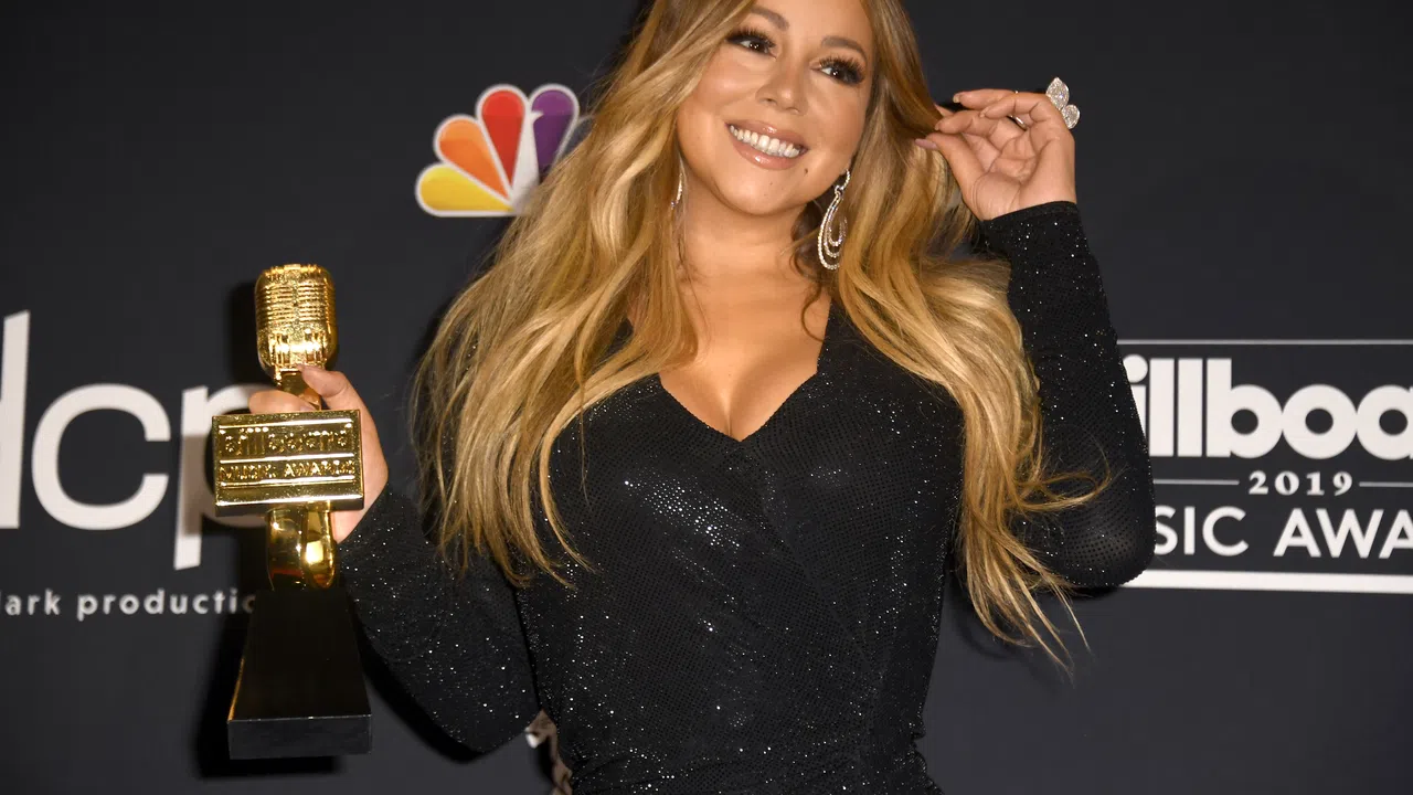 На днешната дата преди 56 години се ражда певицата Марая