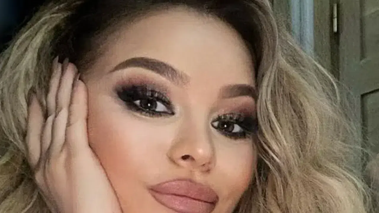 Популярната поп фолк певица Десислава стана баба миналата година когато синът