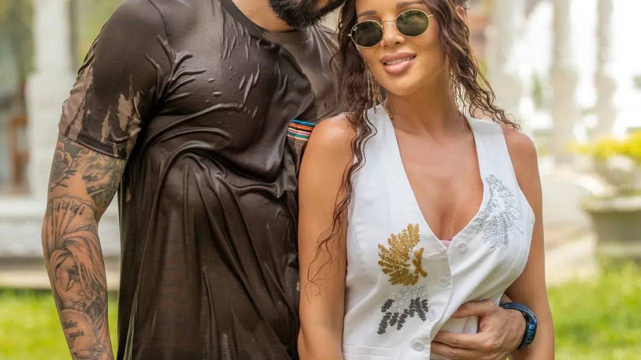 Успешният бизнесмен и опитен покер играч Мартин продължава да изглежда