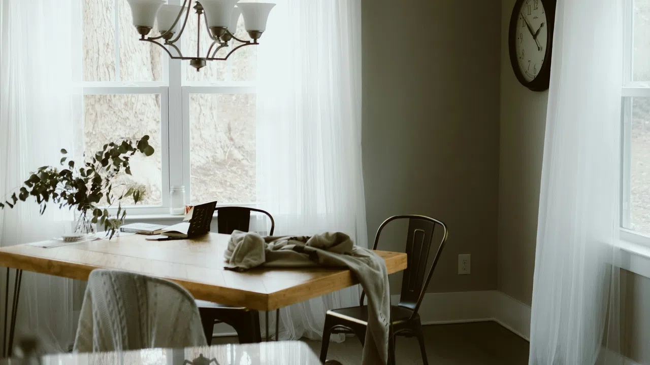 Гостите са на прага ви а в дома ви цари