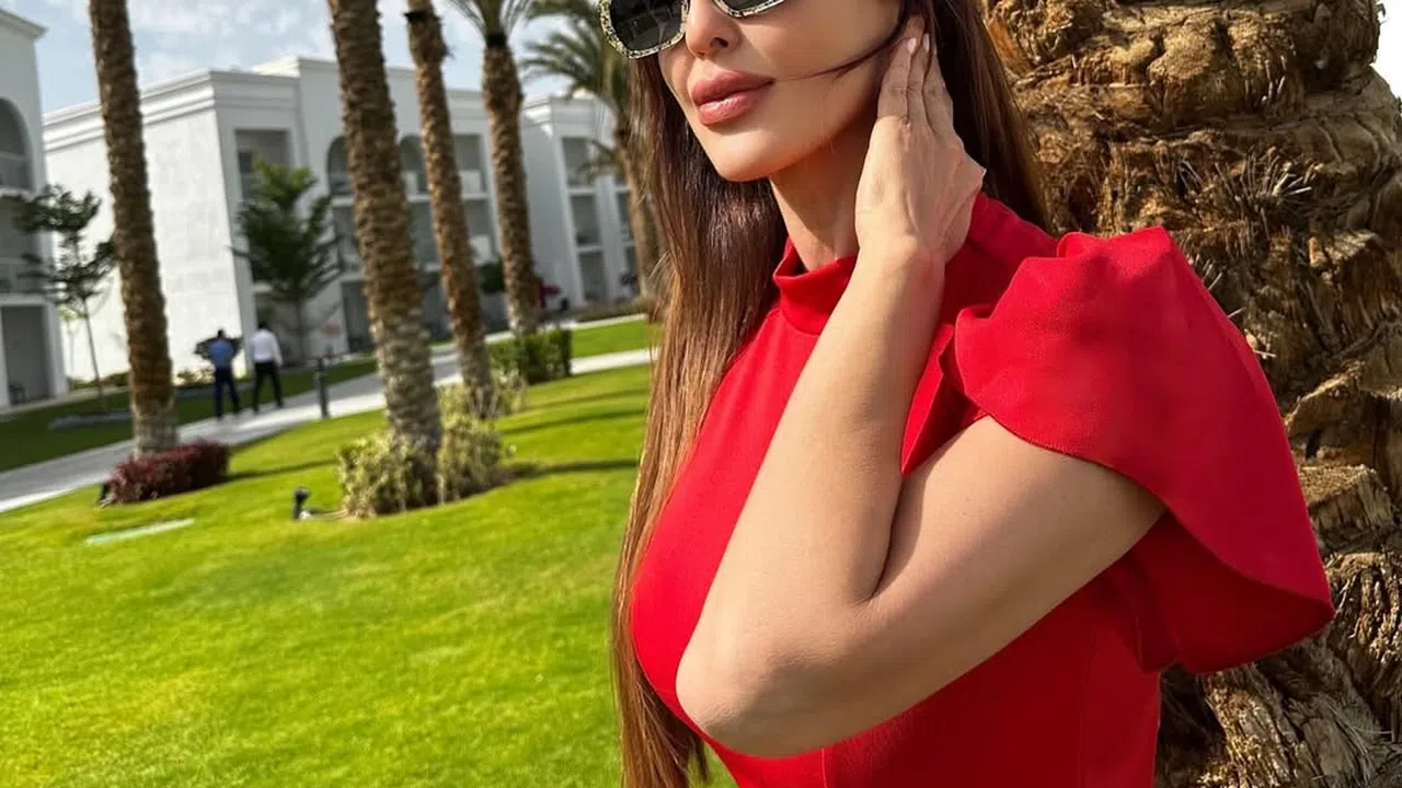 Докато се наслаждава на заслужена почивка в луксозен египетски курорт