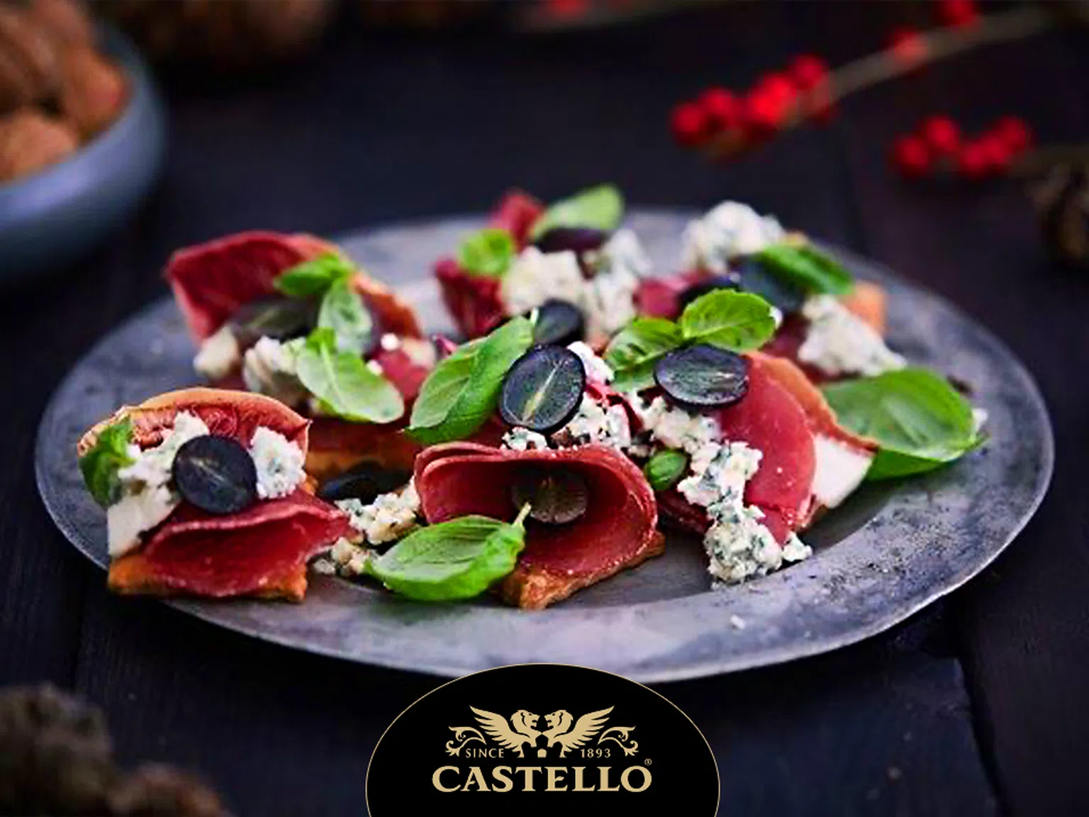 Крекери с брезаола и Castello® Danablu